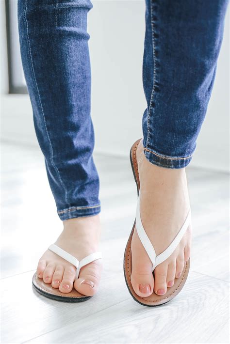 Flip flops with arches. Things To Know About Flip flops with arches. 